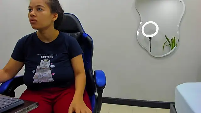 agata18  online show from January 8, 2026, 12:55 pm