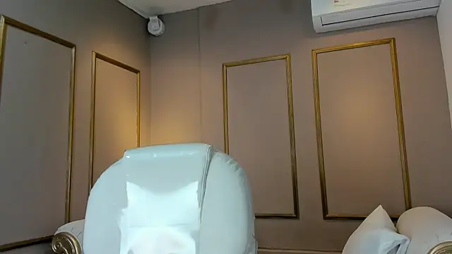 Snapshot of NahimiThompson chatting on January 8, 2026, 7:31 pm NahimiThompson online show from January 8, 2026, 7:31 pm