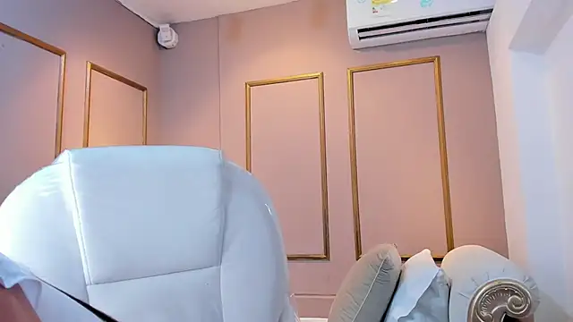 Snapshot of NahimiThompson chatting on November 21, 2025, 7:46 pm NahimiThompson online show from November 21, 2025, 7:46 pm