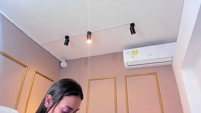 Snapshot of NahimiThompson chatting on November 13, 2025, 7:40 pm NahimiThompson online show from November 13, 2025, 7:40 pm