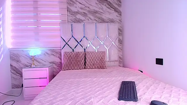 Snapshot of ellisrossi chatting on November 7, 2025, 7:18 pm ellisrossi online show from November 7, 2025, 7:18 pm