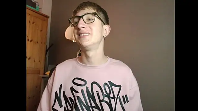 Snapshot of Erick_Taylor3 chatting on December 15, 2025, 8:14 pm Erick Taylor3 online show from December 15, 2025, 8:14 pm