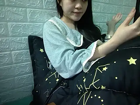 May2k2 online show from November 23, 2025, 3:33 pm