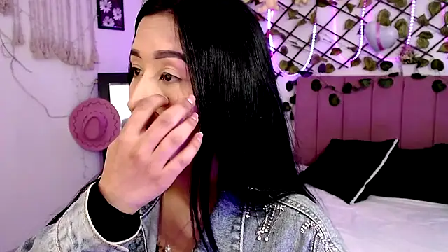 Snapshot of melissa__dolce chatting on October 31, 2025, 8:38 pm melissa dolce online show from October 31, 2025, 8:38 pm