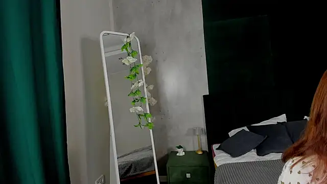 Nika Jonson online show from November 1, 2025, 5:36 am