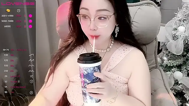 Snapshot of Monica-666888- chatting on December 18, 2025, 4:33 pm Monica-666888- online show from December 18, 2025, 4:33 pm