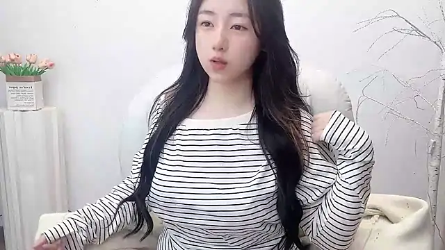 Love-hanzaizai718 online show from November 5, 2025, 5:16 pm