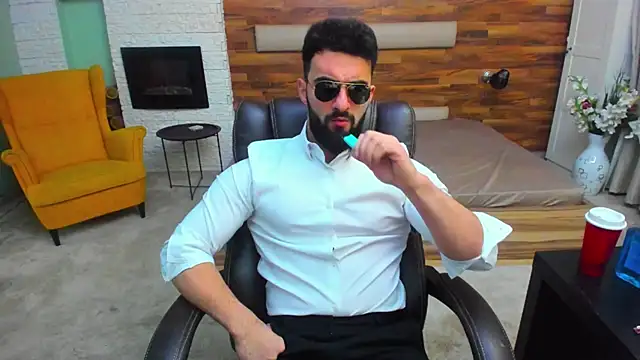 Snapshot of MicahLane chatting on December 16, 2025, 5:44 am MicahLane online show from December 16, 2025, 5:44 am