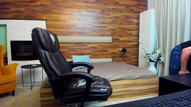 Snapshot of MicahLane chatting on December 5, 2025, 5:50 am MicahLane online show from December 5, 2025, 5:50 am