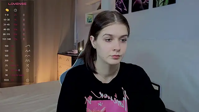 Snapshot of Ksarina chatting on November 6, 2025, 4:11 pm Ksarina online show from November 6, 2025, 4:11 pm