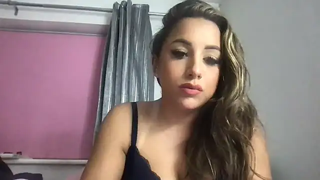 LyraLure online show from December 15, 2025, 3:51 pm