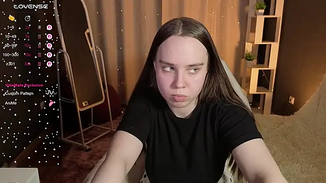 Snapshot of LunaDreeam chatting on November 4, 2025, 3:38 pm LunaDreeam online show from November 4, 2025, 3:38 pm