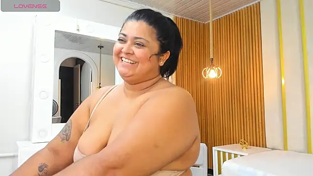 Hanna curvy  online show from November 4, 2025, 12:09 pm