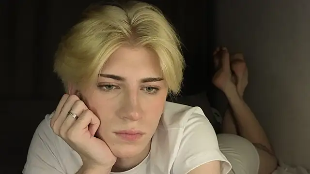 Snapshot of Oliver_star_boy_ chatting on May 12, 2026, 6:25 pm Oliver star boy online show from May 12, 2026, 6:25 pm
