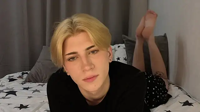 Snapshot of Oliver_star_boy_ chatting on May 3, 2026, 5:16 pm Oliver star boy online show from May 3, 2026, 5:16 pm