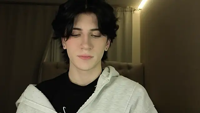 Snapshot of Oliver_star_boy_ chatting on April 18, 2026, 6:54 pm Oliver star boy online show from April 18, 2026, 6:54 pm