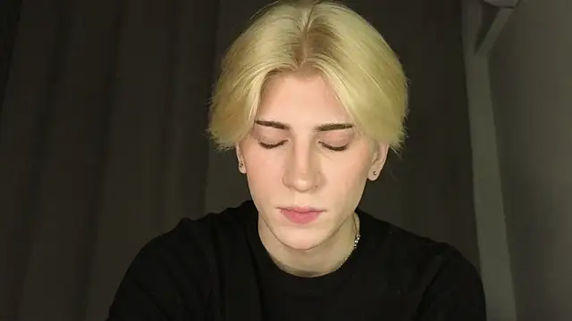 Snapshot of Oliver_star_boy_ chatting on May 11, 2026, 5:54 pm Oliver star boy online show from May 11, 2026, 5:54 pm