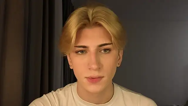 Snapshot of Oliver_star_boy_ chatting on May 7, 2026, 6:22 pm Oliver star boy online show from May 7, 2026, 6:22 pm