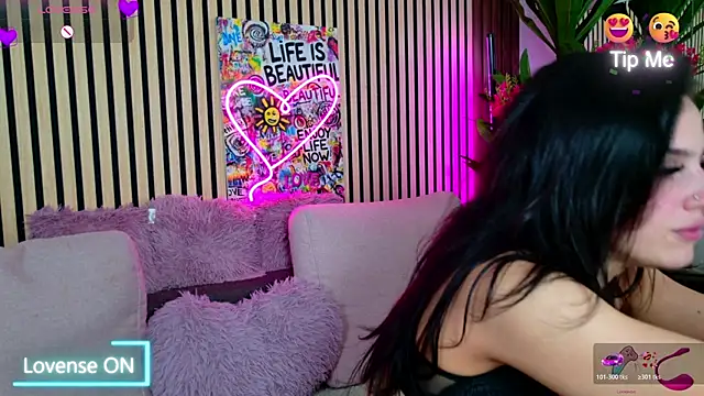 Snapshot of MirunaHaze chatting on April 22, 2026, 3:41 pm MirunaHaze online show from April 22, 2026, 3:41 pm