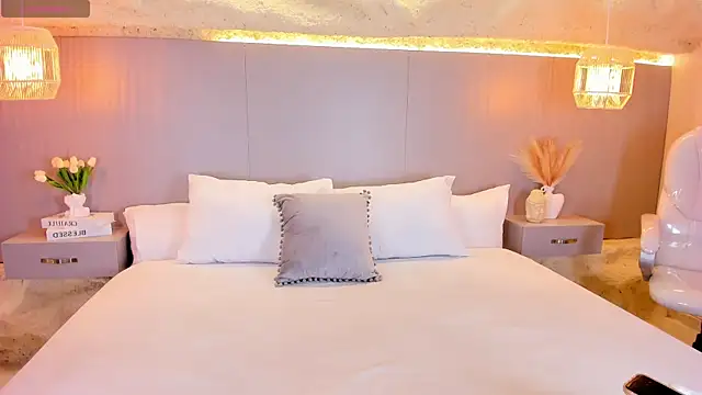 AmyColman  online show from April 8, 2026, 12:06 pm