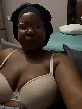 Snapshot of SweetCandy84 chatting on November 2, 2025, 3:50 pm SweetCandy84 online show from November 2, 2025, 3:50 pm