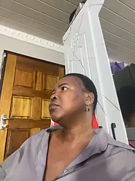 Snapshot of SweetCandy84 chatting on November 8, 2025, 1:25 pm SweetCandy84 online show from November 8, 2025, 1:25 pm