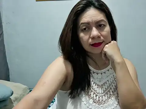 xxxHoneyBee29 online show from February 13, 2026, 10:32 pm