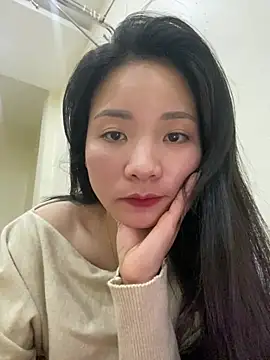 Bee Yellow00 online show from February 4, 2026, 4:51 am