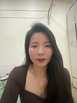 Bee Yellow00 online show from April 6, 2026, 4:19 am