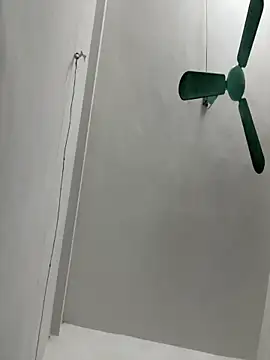 Snapshot of Pig_pig11 chatting on October 30, 2025, 9:11 pm Pig pig11 online show from October 30, 2025, 9:11 pm