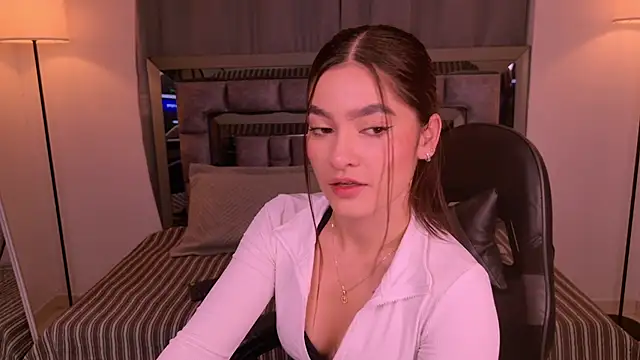 Snapshot of Bella_Clark2 chatting on July 25, 2026, 2:08 am Bella Clark2 online show from July 25, 2026, 2:08 am