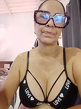 Snapshot of EmperatrizMilf chatting on November 29, 2025, 7:41 am EmperatrizMilf online show from November 29, 2025, 7:41 am
