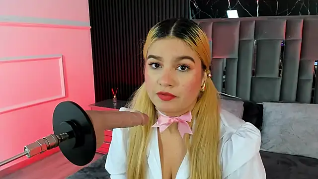 Snapshot of Liahfontaine chatting on October 31, 2025, 12:13 pm Liahfontaine online show from October 31, 2025, 12:13 pm