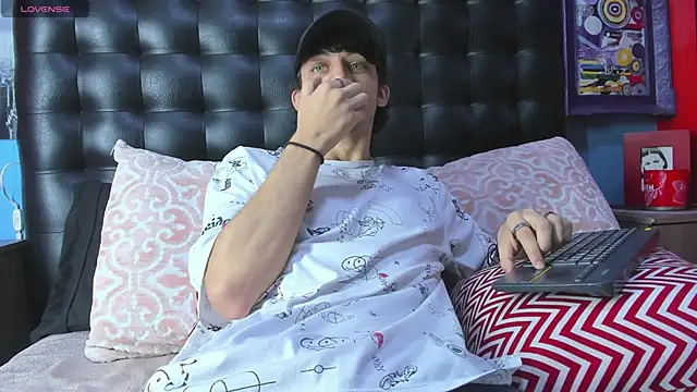 Khalid16  online show from November 7, 2025, 1:48 pm