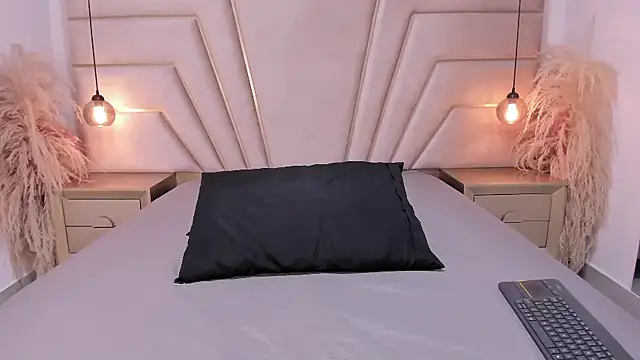 MaroxCute online show from December 18, 2025, 11:58 am