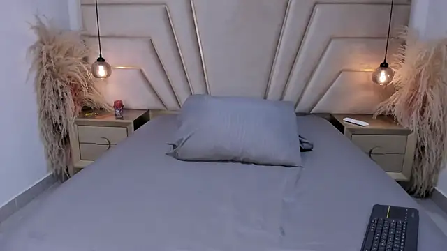 MaroxCute online show from November 20, 2025, 11:33 am