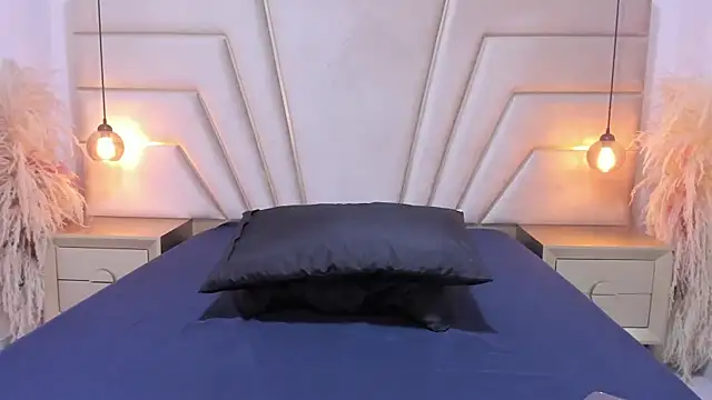 MaroxCute online show from December 17, 2025, 11:59 am