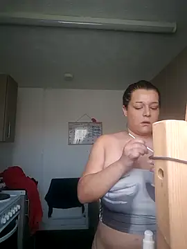 BubblesLovexox online show from November 3, 2025, 3:48 pm