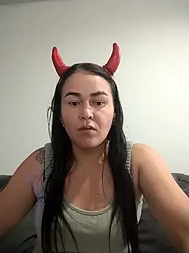 Snapshot of adria0011 chatting on November 4, 2025, 1:04 pm adria0011 online show from November 4, 2025, 1:04 pm