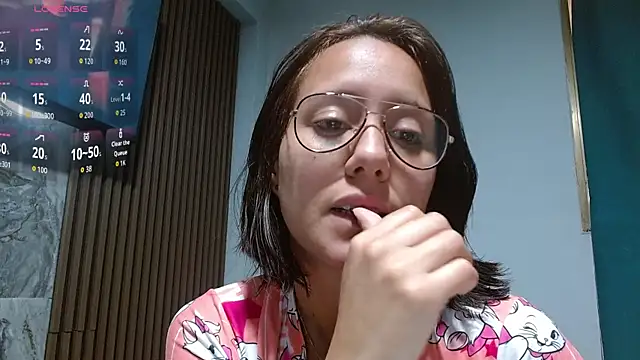 Snapshot of LunaaMorena chatting on May 21, 2026, 2:03 pm LunaaMorena online show from May 21, 2026, 2:03 pm