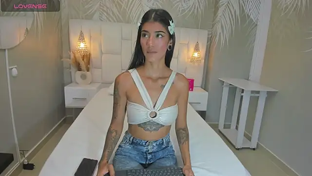 milkybaby  online show from December 18, 2025, 1:37 pm