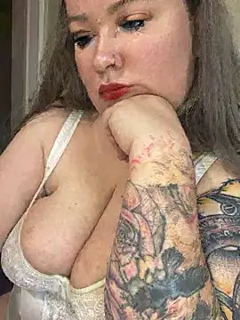 VandaNoira online show from November 2, 2025, 2:00 pm