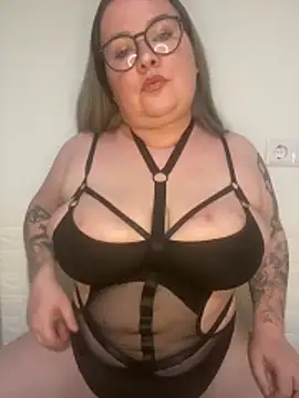 VandaNoira online show from October 28, 2025, 5:56 pm