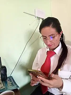 Snapshot of Valentina--1 chatting on November 12, 2025, 11:58 am Valentina--1 online show from November 12, 2025, 11:58 am