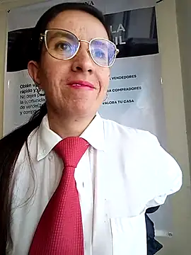 Snapshot of Valentina--1 chatting on December 2, 2025, 12:07 pm Valentina--1 online show from December 2, 2025, 12:07 pm