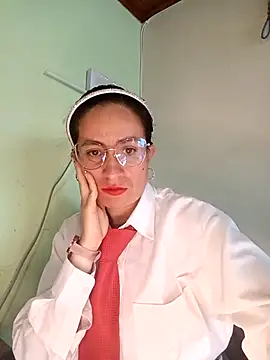 Snapshot of Valentina--1 chatting on October 28, 2025, 12:04 pm Valentina--1 online show from October 28, 2025, 12:04 pm