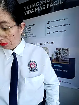 Snapshot of Valentina--1 chatting on December 15, 2025, 12:00 pm Valentina--1 online show from December 15, 2025, 12:00 pm