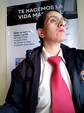 Snapshot of Valentina--1 chatting on December 1, 2025, 11:55 am Valentina--1 online show from December 1, 2025, 11:55 am