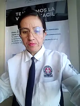 Snapshot of Valentina--1 chatting on November 29, 2025, 12:05 pm Valentina--1 online show from November 29, 2025, 12:05 pm