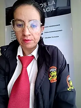 Snapshot of Valentina--1 chatting on December 3, 2025, 12:04 pm Valentina--1 online show from December 3, 2025, 12:04 pm